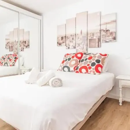 Cosy, Modern 2-bedroom Ground Floor Apartment, Sleeps Four, Apartment