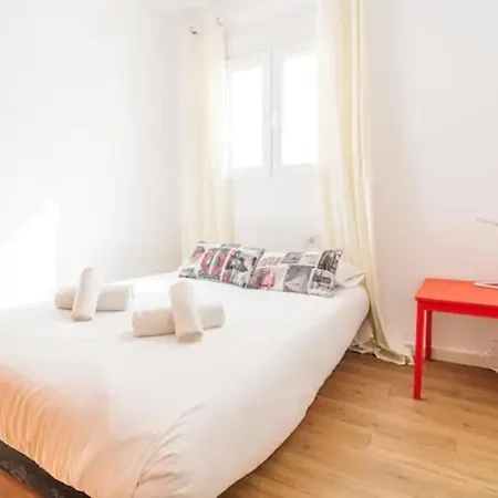 Cosy, Modern 2-bedroom Ground Floor Apartment, Sleeps Four, * Callao Salvaje