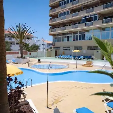 Apartment Cosy, Modern 2-bedroom Ground Floor Apartment, Sleeps Four, Callao Salvaje