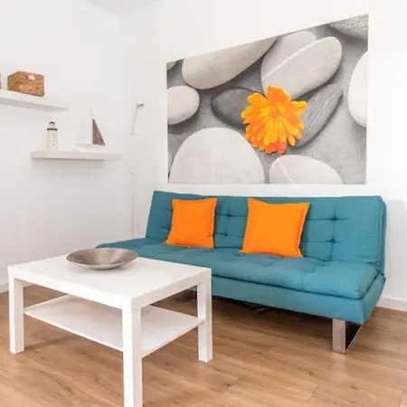 Apartment Cosy, Modern 2-bedroom Ground Floor Apartment, Sleeps Four,